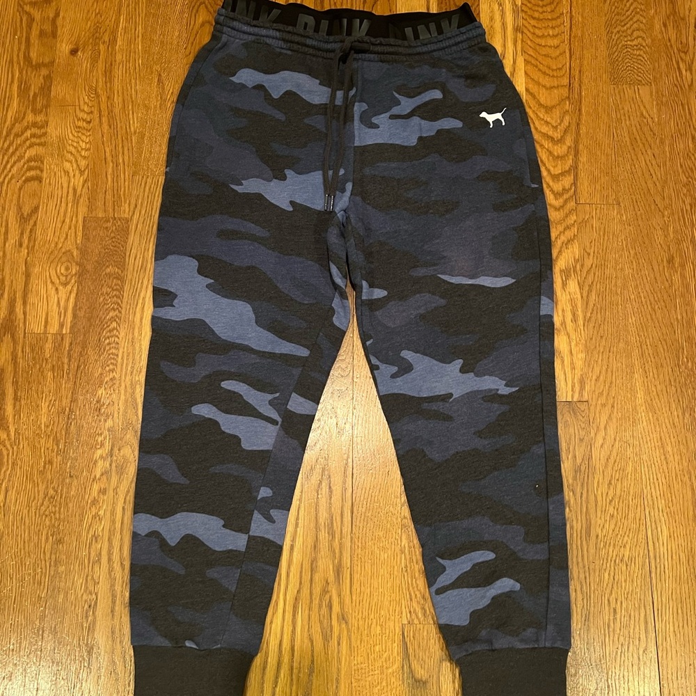PINK Victoria’s Secret Camouflage Jogger Pants M
